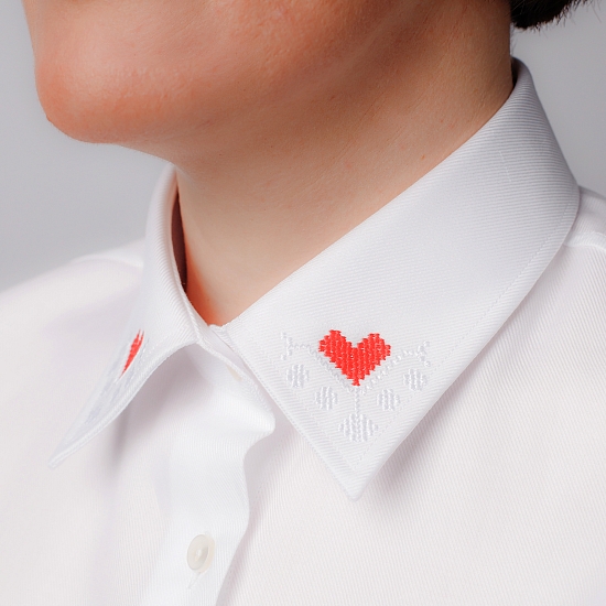 Embroidered white shirt LOVE 3