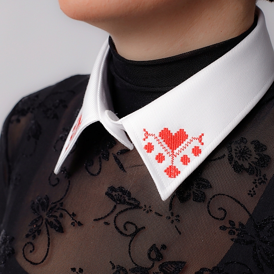 Embroidered collar LOVE 1